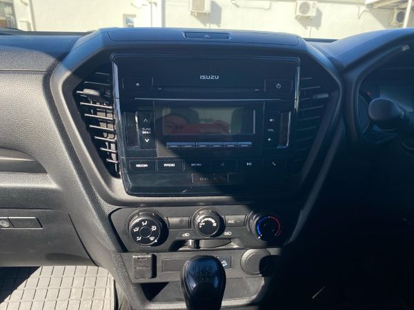 2025-Isuzu-D-Max-19-DDI-HR-Single-Cab image:17