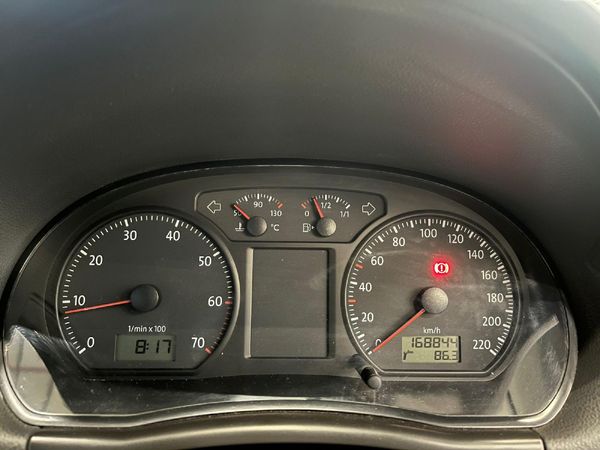 2013-Volkswagen-Polo-Vivo-14-Trendline-5-dr image:10