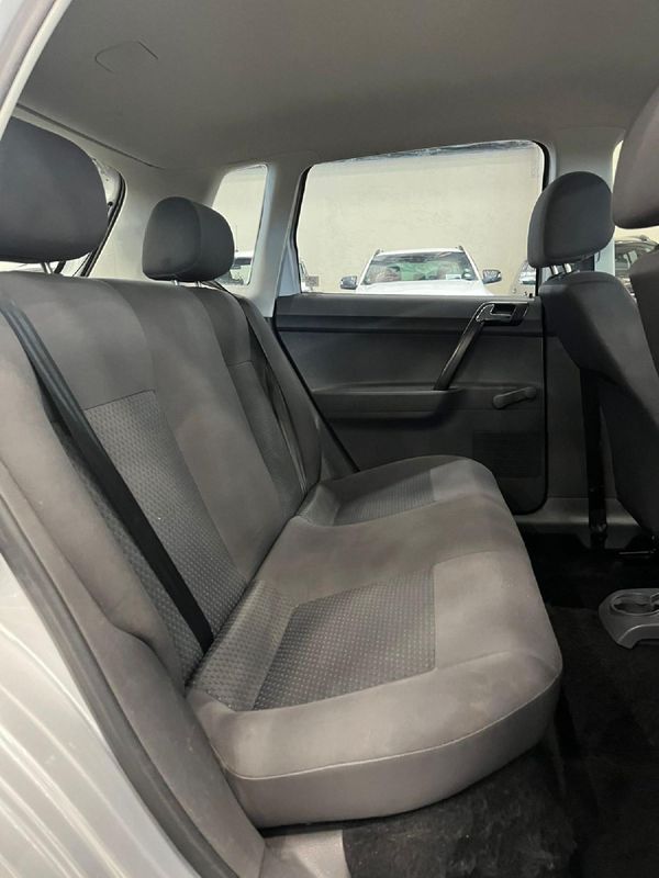 2013-Volkswagen-Polo-Vivo-14-Trendline-5-dr image:11