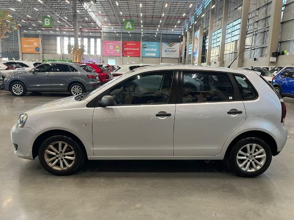 2013-Volkswagen-Polo-Vivo-14-Trendline-5-dr image:5
