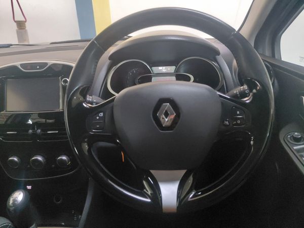 2017-Renault-Clio-IV-900T-Expression-5-dr-66kW image:12