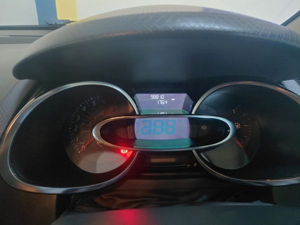 2017-Renault-Clio-IV-900T-Expression-5-dr-66kW image:8