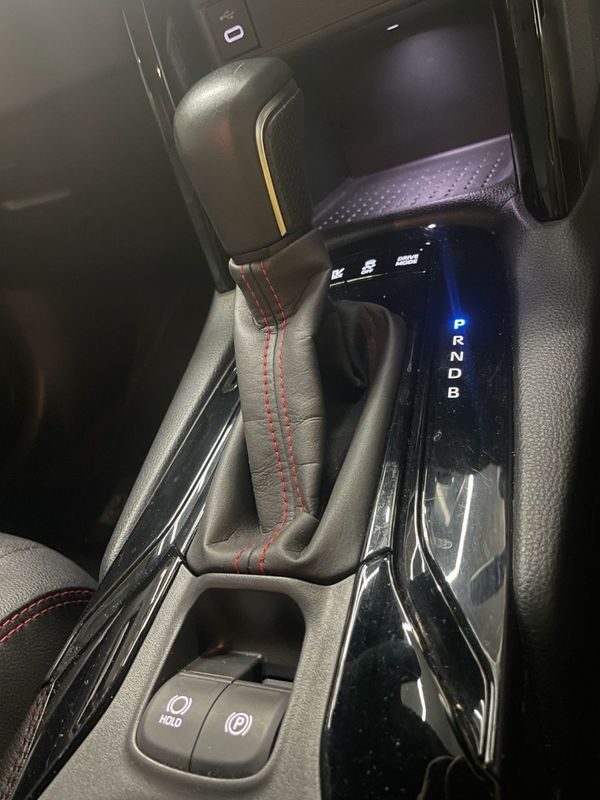 2025-Toyota-Corolla-Cross-18-GR-S image:33