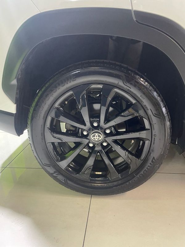 2025-Toyota-Corolla-Cross-18-GR-S image:8