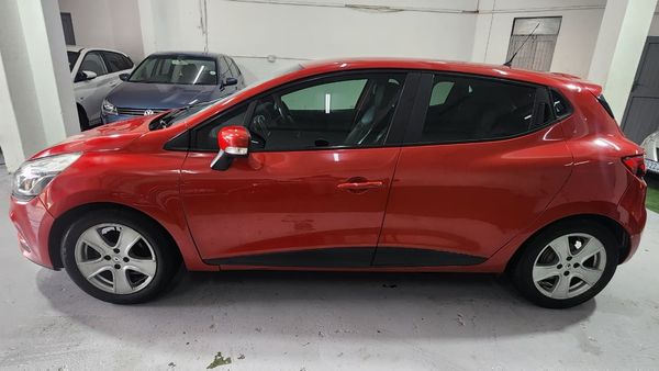 2017-Renault-Clio-IV-900T-Dynamique-5-dr-66kW image:1