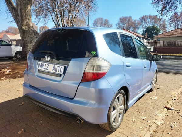 2010-Honda-Jazz-14i-LX image:4
