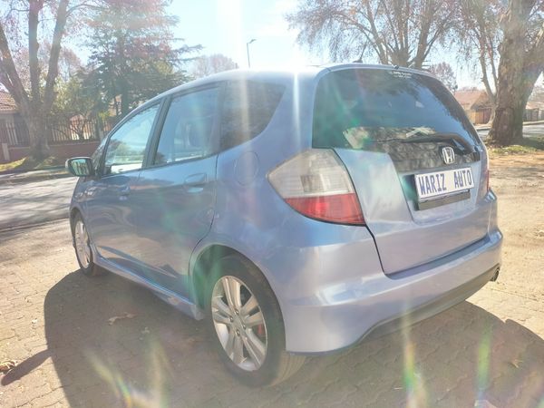 2010-Honda-Jazz-14i-LX image:5