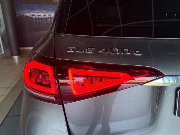2021-Mercedes-Benz-GLE-400d-4Matic image:8