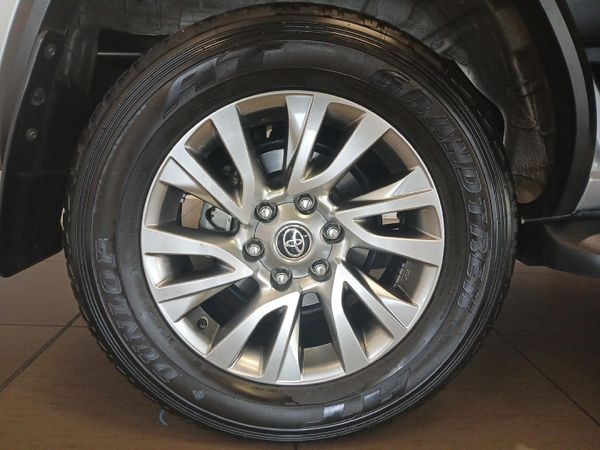 2022-Toyota-Fortuner-28-GD-6-Raised-Body-Auto image:21