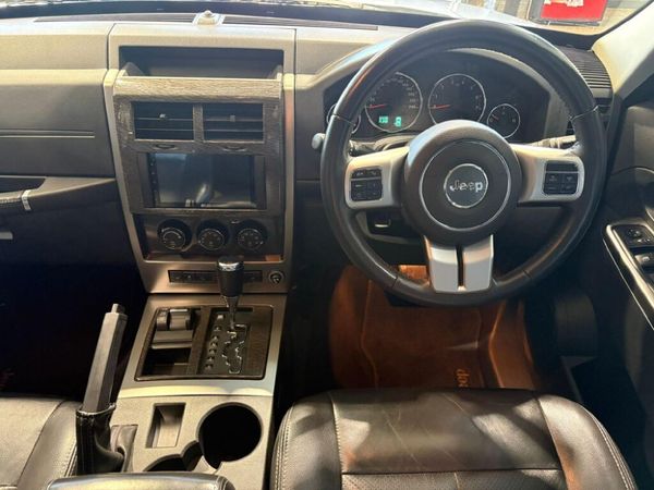 2011-Jeep-Cherokee-37-Limited-Auto image:10