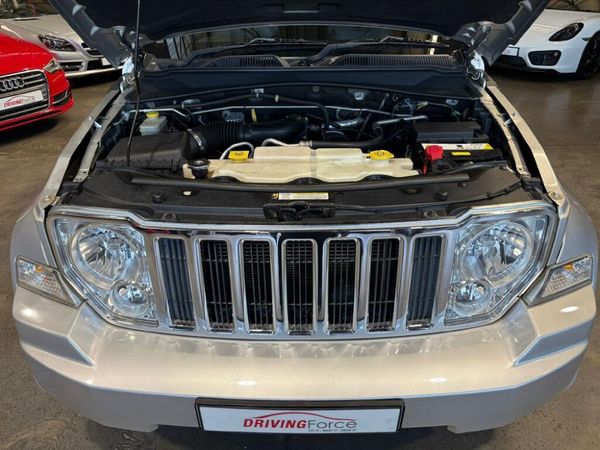 2011-Jeep-Cherokee-37-Limited-Auto image:12