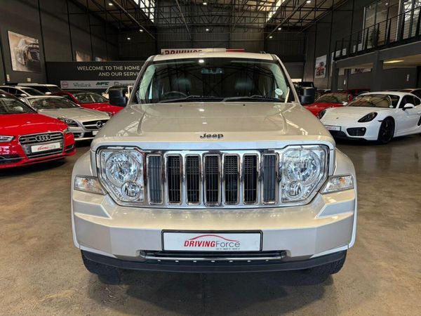 2011-Jeep-Cherokee-37-Limited-Auto image:1