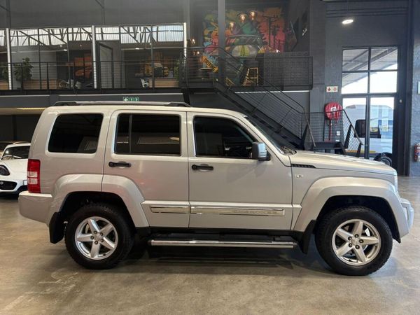 2011-Jeep-Cherokee-37-Limited-Auto image:3