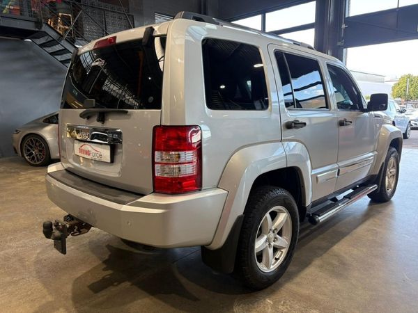 2011-Jeep-Cherokee-37-Limited-Auto image:4