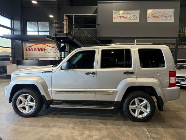 2011-Jeep-Cherokee-37-Limited-Auto image:7