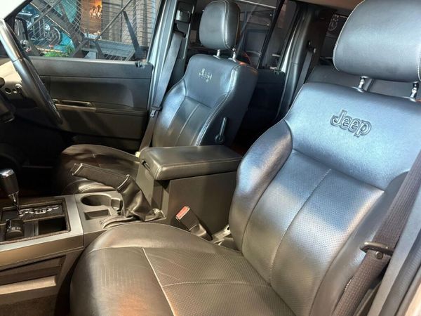 2011-Jeep-Cherokee-37-Limited-Auto image:8