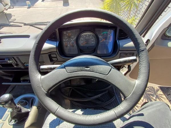 2004-Nissan-Ud-80-Fc-Cc image:10