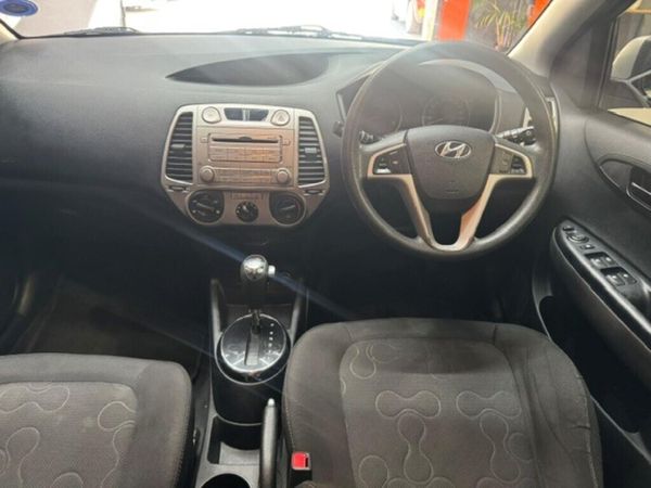 2011-Hyundai-i20-14-Auto image:9