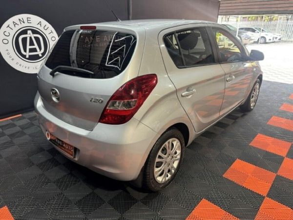 2011-Hyundai-i20-14-Auto image:3