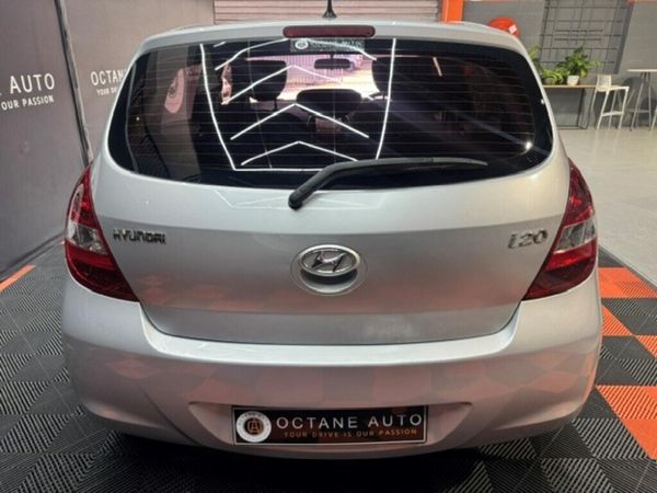 2011-Hyundai-i20-14-Auto image:4