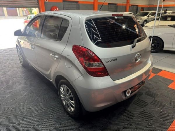 2011-Hyundai-i20-14-Auto image:5