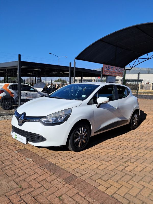 2016-Renault-Clio-IV-900T-Blaze-Limited-Edition-5-dr-66kW image:1