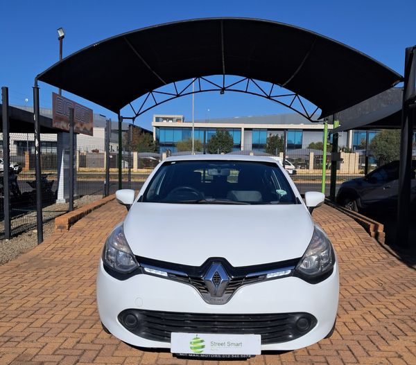2016-Renault-Clio-IV-900T-Blaze-Limited-Edition-5-dr-66kW image:2