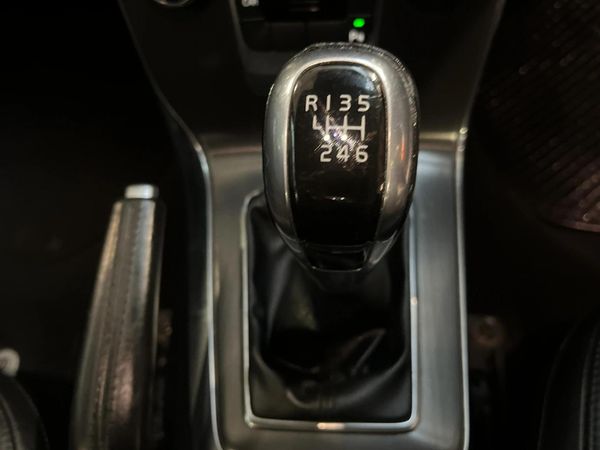 2014-Volvo-V40-T4-Excel image:9
