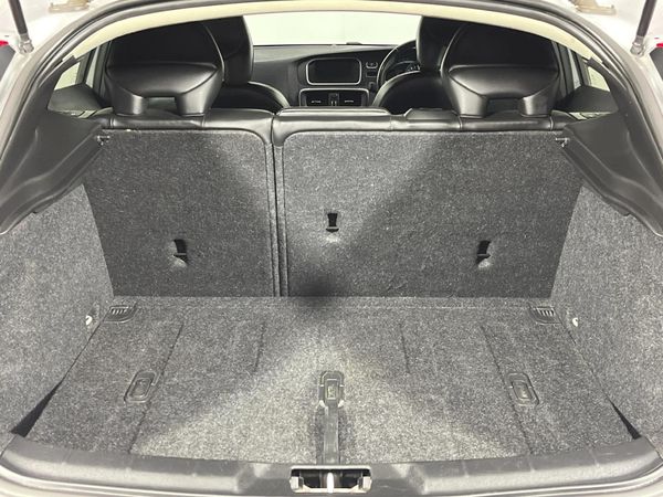 2014-Volvo-V40-T4-Excel image:12