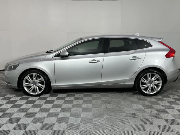 2014-Volvo-V40-T4-Excel image:15