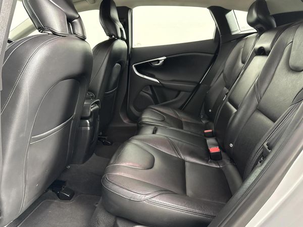 2014-Volvo-V40-T4-Excel image:2