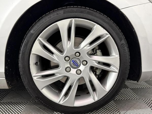 2014-Volvo-V40-T4-Excel image:4