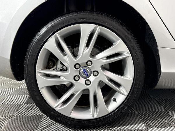 2014-Volvo-V40-T4-Excel image:5