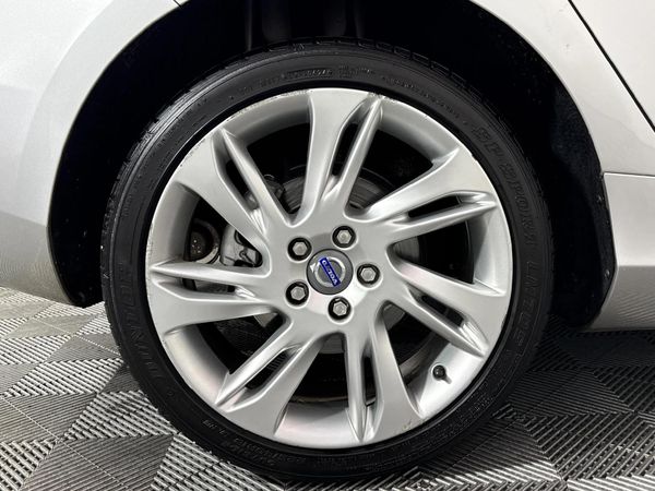 2014-Volvo-V40-T4-Excel image:6