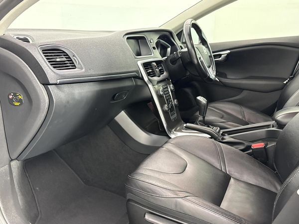 2014-Volvo-V40-T4-Excel image:7