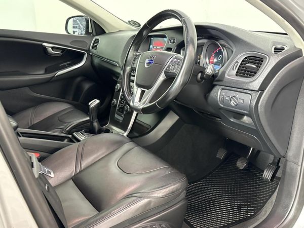 2014-Volvo-V40-T4-Excel image:8