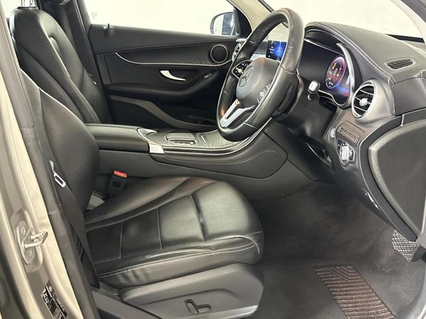 2019-Mercedes-Benz-GLC-220d-4Matic image:9