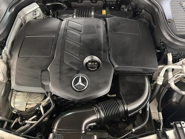 2019-Mercedes-Benz-GLC-220d-4Matic image:11