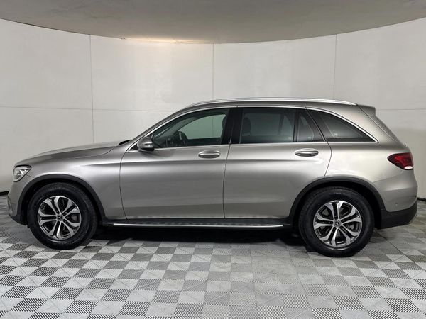 2019-Mercedes-Benz-GLC-220d-4Matic image:17