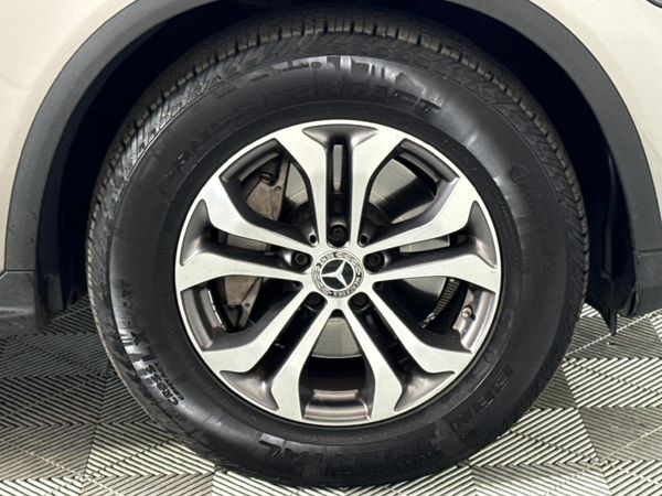 2019-Mercedes-Benz-GLC-220d-4Matic image:4