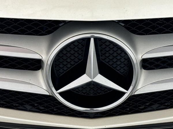 2016-Mercedes-Benz-C-Class-C-200-Avantgarde-Auto image:10