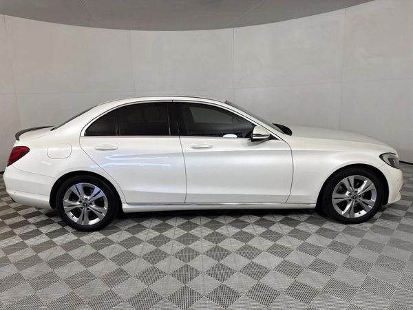 2016-Mercedes-Benz-C-Class-C-200-Avantgarde-Auto image:16