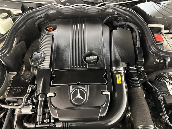 2013-Mercedes-Benz-C-Class-C-200-BE-Estate-Classic-Auto image:13