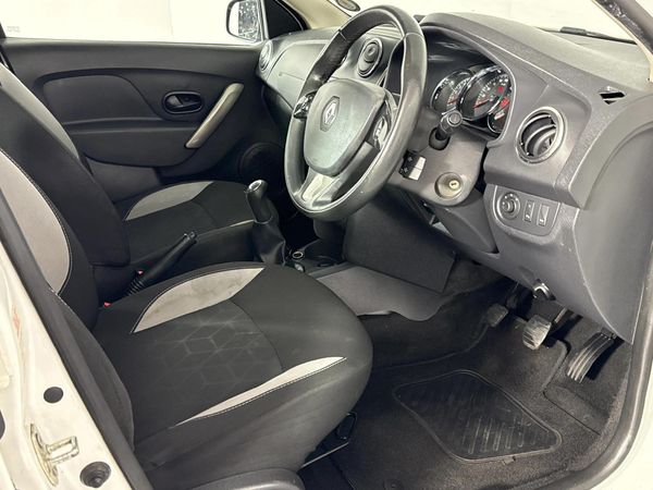 2015-Renault-Sandero-900T-Stepway image:9