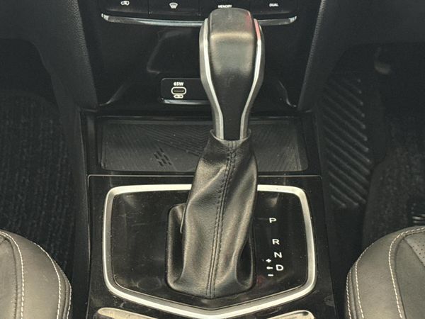 2024-Mahindra-XUV-3XO-12T-AX7L image:10