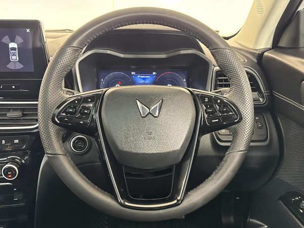 2024-Mahindra-XUV-3XO-12T-AX7L image:12
