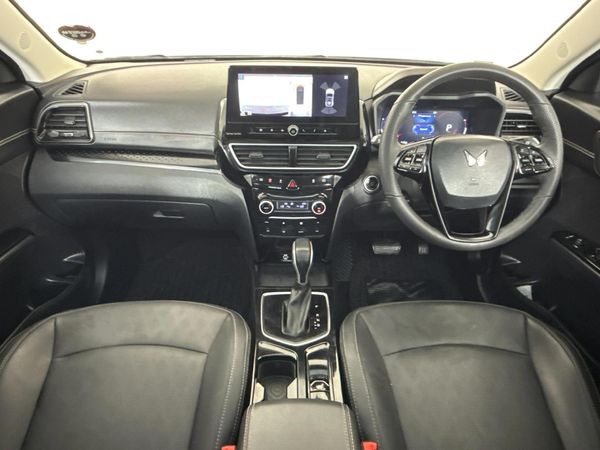 2024-Mahindra-XUV-3XO-12T-AX7L image:1