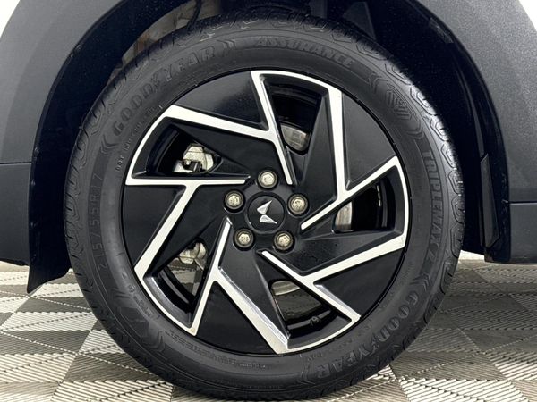 2024-Mahindra-XUV-3XO-12T-AX7L image:4