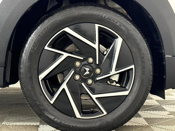 2024-Mahindra-XUV-3XO-12T-AX7L image:5