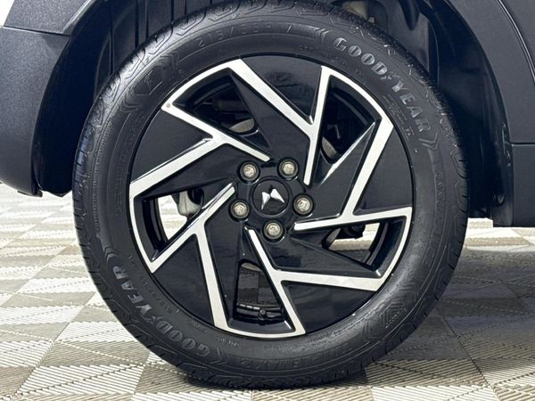 2024-Mahindra-XUV-3XO-12T-AX7L image:7